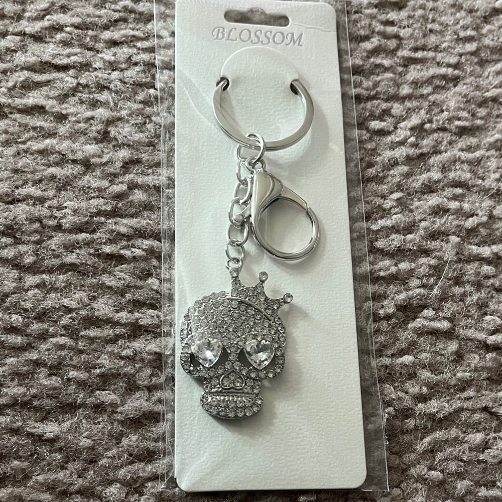 Blossom Crystal Skull Keychain - Silver